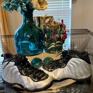 Boys size 1y silver in color Nikes